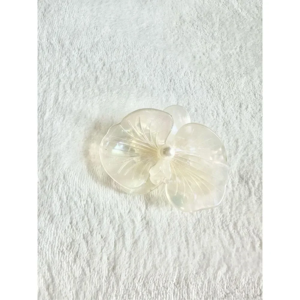 Cream color Pearlescent orchid hair claw